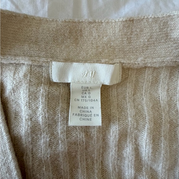 H&M Cream Cardigan with Decorative Buttons - Picture 4 of 4